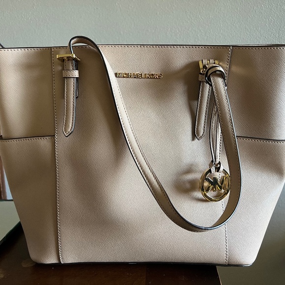Michael Kors purses and wallets - Picture 1 of 1